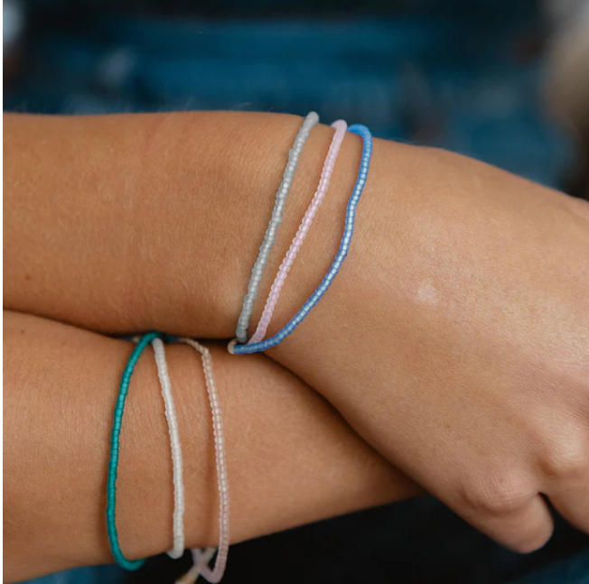 Pineapple Island Ka'anapali Frosted Glass Beaded Bracelet - Light Blue