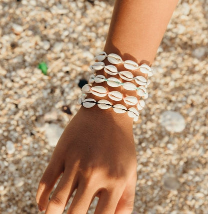 Pineapple Island Cowrie Shell Bracelet - Light Blue